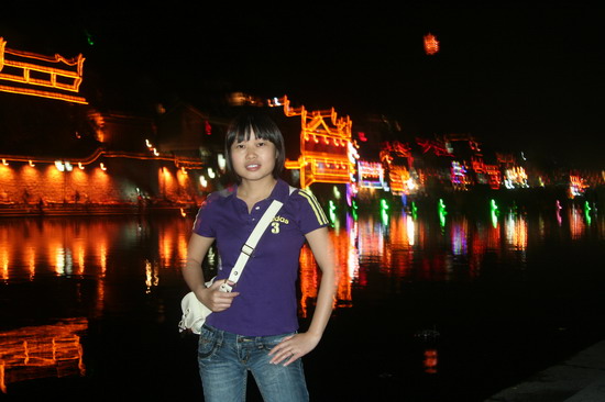 IetT_1747382675439070347.jpg 黄容.jpg