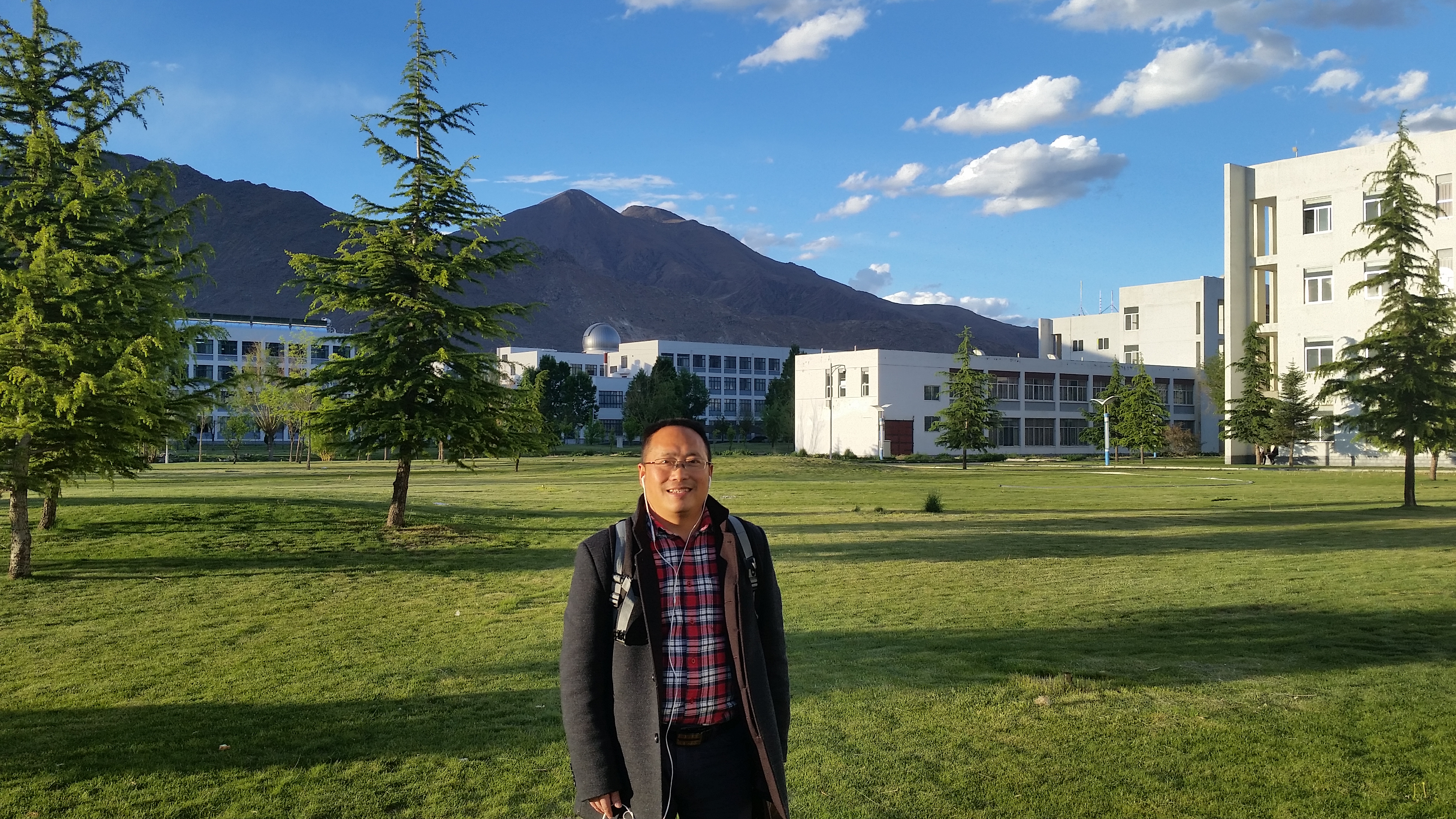 kCdc_1747382241651073610.jpg 贺能坤.jpg